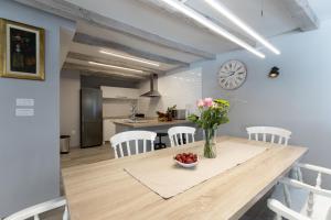Kuchyňa alebo kuchynka v ubytovaní Villa Viscum in Central Istria for 8 persons with large garden - pet friendly