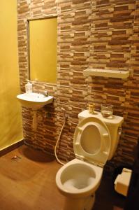 Gallery image of The Swarna Hotel Bayah Lebak in Muaramadur