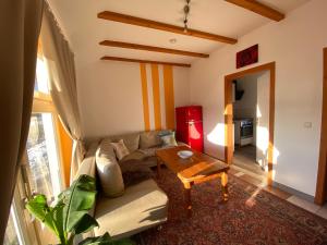a living room with a couch and a table at Ferienhaus Banana Lodge in Bruchhausen-Vilsen