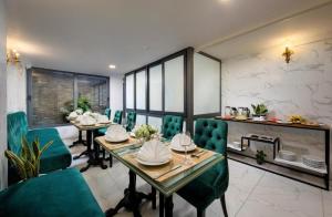 Зона вітальні в Gatsby Central Hotel Hanoi
