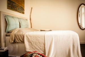 Łóżko lub łóżka w pokoju w obiekcie Vintage Studio