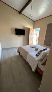 Et tv og/eller underholdning på Aconchego Familiar Apartamento a 3 min do Centro