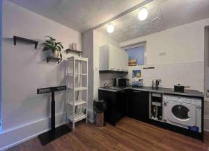 a kitchen with a sink and a washing machine at Modern studio in Barbican EC1 - blue - F4 in London