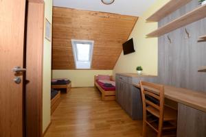 Een bed of bedden in een kamer bij Podveský mlýn