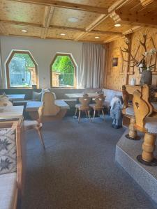 Istumisnurk majutusasutuses Waldhaus Talblick