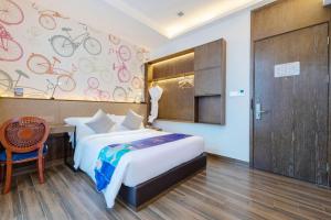 Voodi või voodid majutusasutuse Overseas Chinese Town Nanyang Inn toas