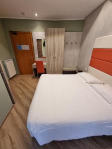 Posteľ alebo postele v izbe v ubytovaní Hotel Calypso