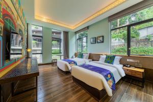 Voodi või voodid majutusasutuse Overseas Chinese Town Nanyang Inn toas