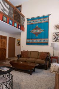 Ein Sitzbereich in der Unterkunft Indian Springs 2415 - 3 Bedroom with Elkhorn Resort Amenities