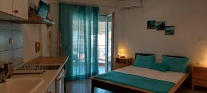 Ένα ή περισσότερα κρεβάτια σε δωμάτιο στο Tivoli Palms +39 φωτογραφίες