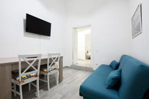 A television and/or entertainment centre at Vico Mastellone 16