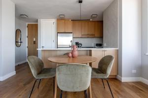 ニューヨークにあるMidtown West 2br w gym roofdeck nr Hudson NYC-1395のギャラリーの写真