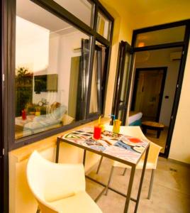 a dining room with a table and chairs in a room at Remarkable Flat with Balcony near Hadrian's Gate in Antalya