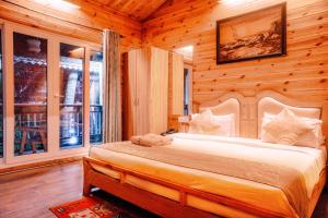 En eller flere senge i et værelse på Obrigado Cottages
