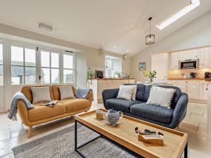 a living room with two couches and a coffee table at 2 Bed in Ventnor 88857 in Niton