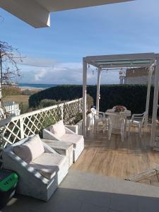 Rõdu või terrass majutusasutuses Residence Calazzurra Noto