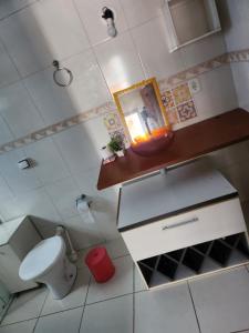 a small bathroom with a toilet and a sink at Casa tranquila parece interior bem localizada. in Osasco