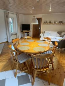 Et opholdsområde på Ferienwohnung Tante Trude + 11 billeder