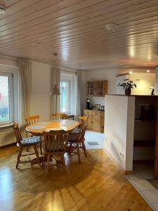 Køkken eller tekøkken på Ferienwohnung Tante Trude