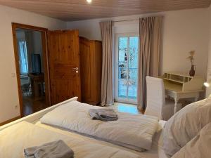 En eller flere senge i et værelse på Ferienwohnung Tante Trude