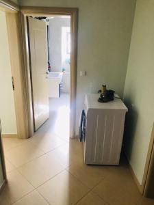 Modern apartment close to the beach,port & centre - Image 9