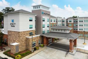 une image de l'avant d'un bâtiment hospitalier dans l'établissement HYATT House Shelton, à Shelton