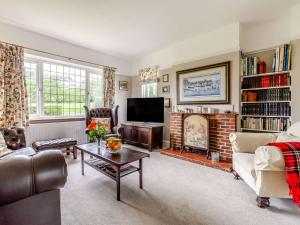 a living room with a couch and a fireplace at 3 Bed in Alfriston 89657 in Alfriston