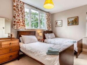 a bedroom with two beds and a window at 3 Bed in Alfriston 89657 in Alfriston