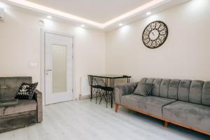 Een zitgedeelte bij Cozy Residence w Jacuzzi 5 min to Taksim
