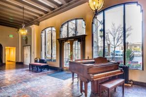 Hotel Petaluma, Tapestry Collection by Hilton的休息区