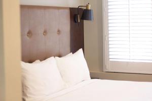 Hotel Petaluma, Tapestry Collection by Hilton客房内的一张或多张床位
