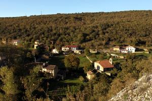 a small village with houses on a hill at Casa BlaBlao 