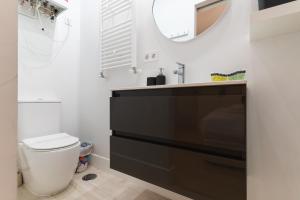 a bathroom with a sink and a toilet at Cozy and Central-1Bd 1Bth- Cortes in Madrid