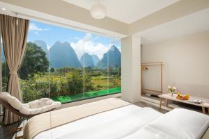山景或在民宿看到的山景