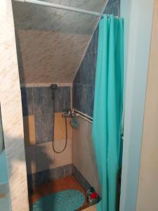 A bathroom at Kuca - STUDIO