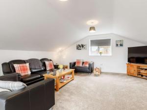 a living room with a couch and a television at 2 Bed in Barnstaple 89950 in High Bickington