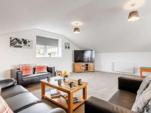 a living room with two couches and a tv at 2 Bed in Barnstaple 89950 in High Bickington