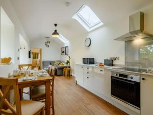 a kitchen and living room with a table and a dining room at 2 Bed in Aylsham 90030 in Brampton