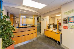 an office with a cafeteria with a counter and aocrinologistsocrinologistacistacist at Keynes College Budget Accommodation in Canterbury