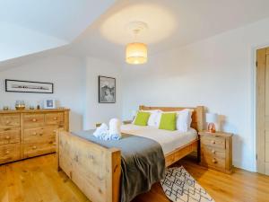 Postel nebo postele na pokoji v ubytování 3 Bed in Harrogate 90032