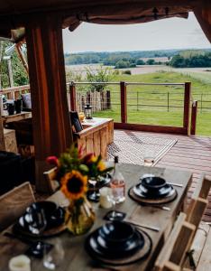 Ban công/sân hiên tại Fibden Farm Glamping - Luxury Safari Lodge +37 ảnh