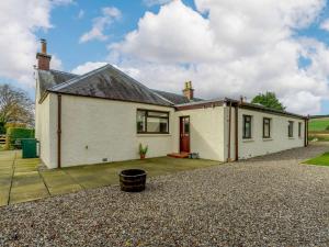 a white house with a gravel driveway at 3 Bed in Blairgowrie 90111 in Blairgowrie