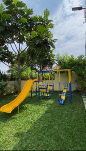 Otroško igrišče poleg nastanitve Villa Boca Sentul Bogor Private pool 4-Bedrooms