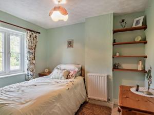 a small bedroom with a bed and a window at 3 Bed in Briston 90184 in Briston