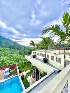 Pogled na bazen v nastanitvi Villa Boca Sentul Bogor Private pool 4-Bedrooms oz. v okolici