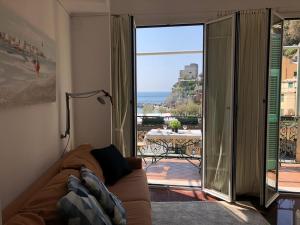 a living room with a couch and a view of the ocean at Orizzonte sul mare in Monterosso al Mare