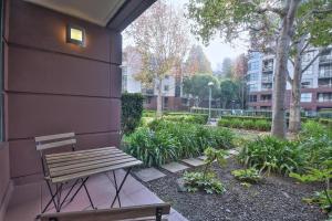 A garden outside South Beach 1br w heated pool nr att park SFO-1657