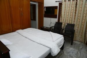 เตียงในห้องที่ Sri Naari inn