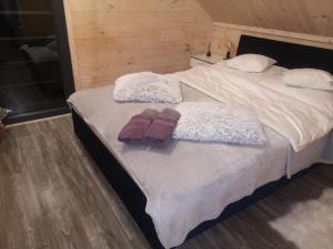 Tempat tidur dalam kamar di Domek Nasze Miejsce