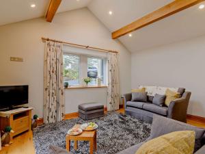 a living room with a couch and a tv at 1 Bed in Sowerby Bridge 90213 in Sowerby Bridge